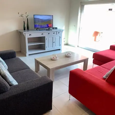 Cozy With Every Comfort بيت للعطل *